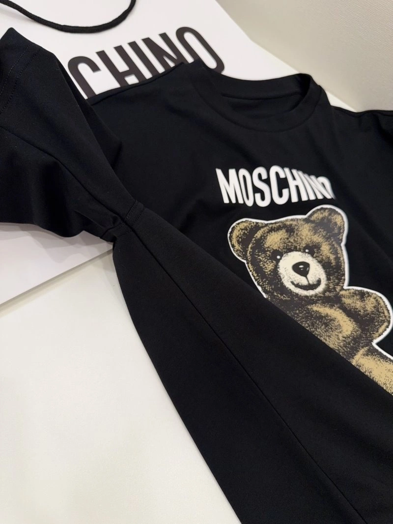 Contemporary Moschino T-Shirts 148299