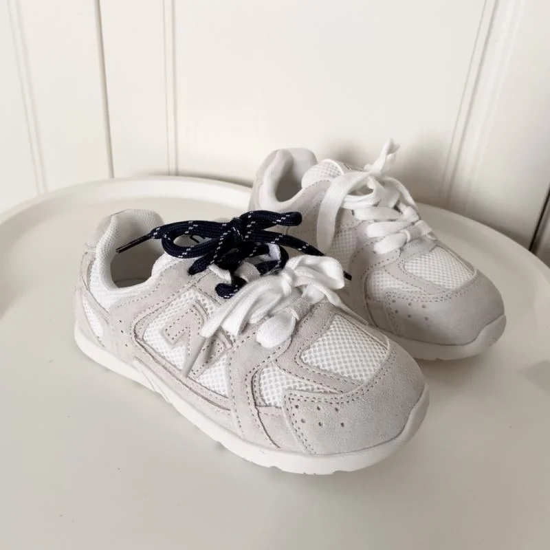 Stylish NEW BALANCE SHOES 30043
