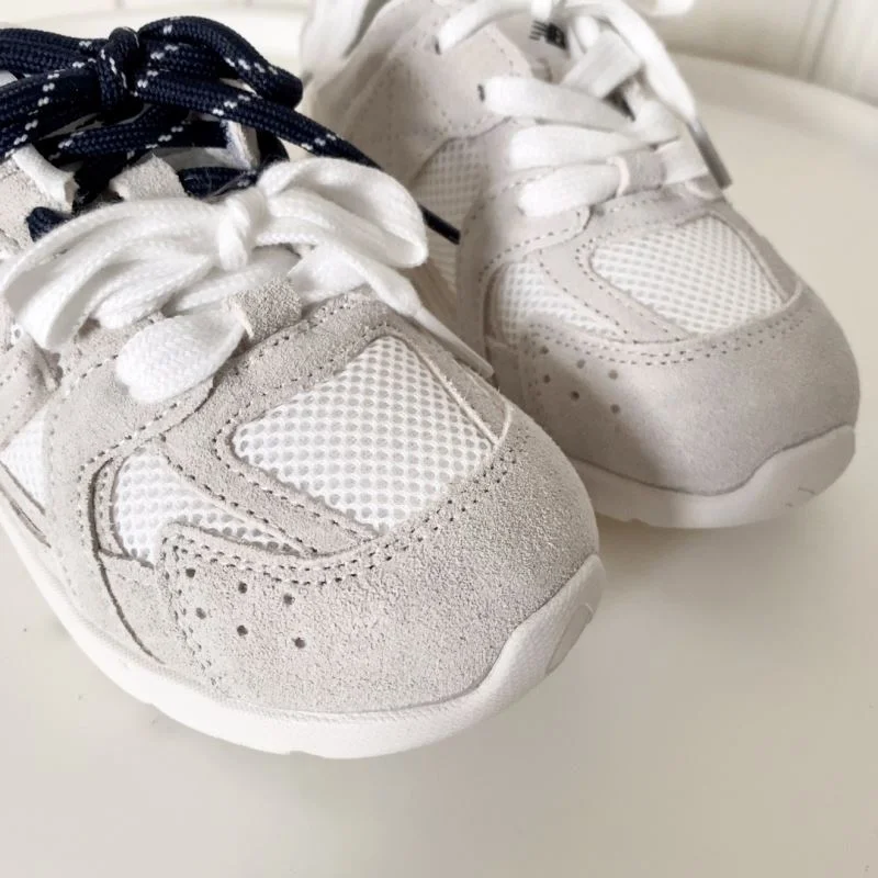 Stylish NEW BALANCE SHOES 30043
