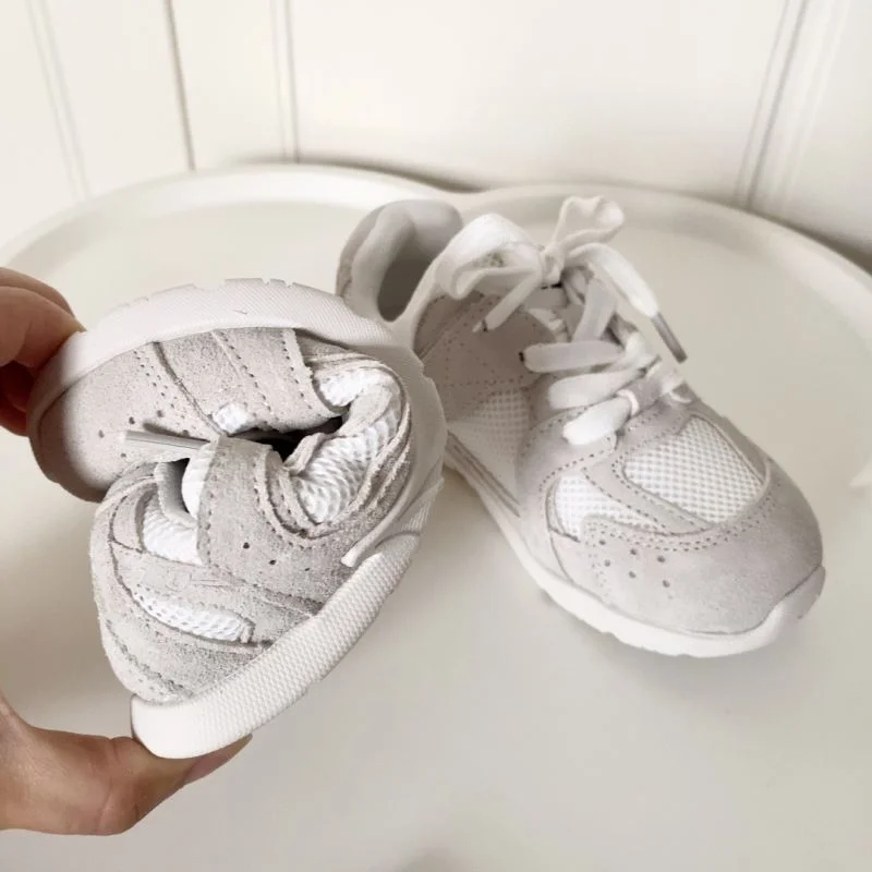 Stylish NEW BALANCE SHOES 30043