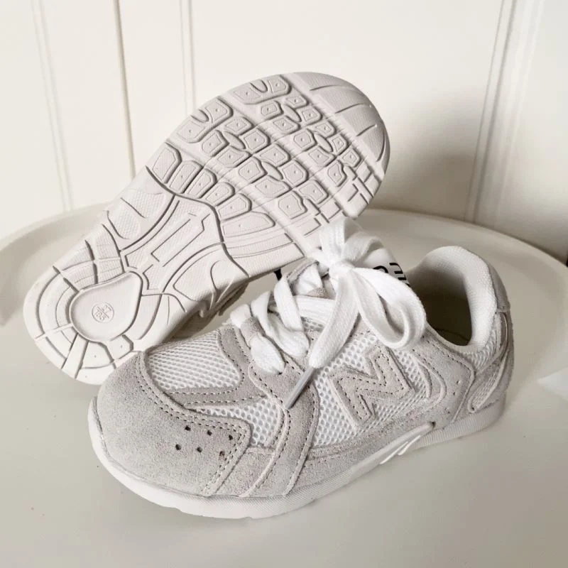 Stylish NEW BALANCE SHOES 30043
