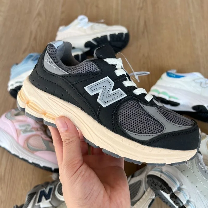 Resilient NEW BALANCE SHOES 28767