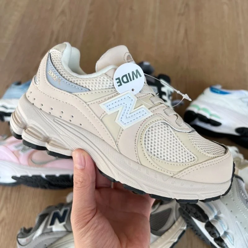 Resilient NEW BALANCE SHOES 28767