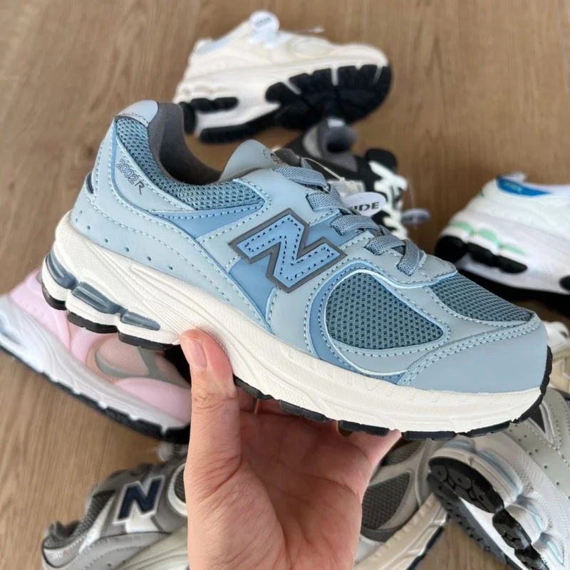 Resilient NEW BALANCE SHOES 28767