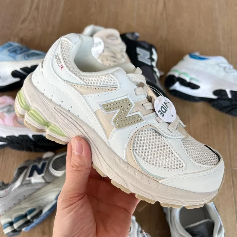 Resilient NEW BALANCE SHOES 28767