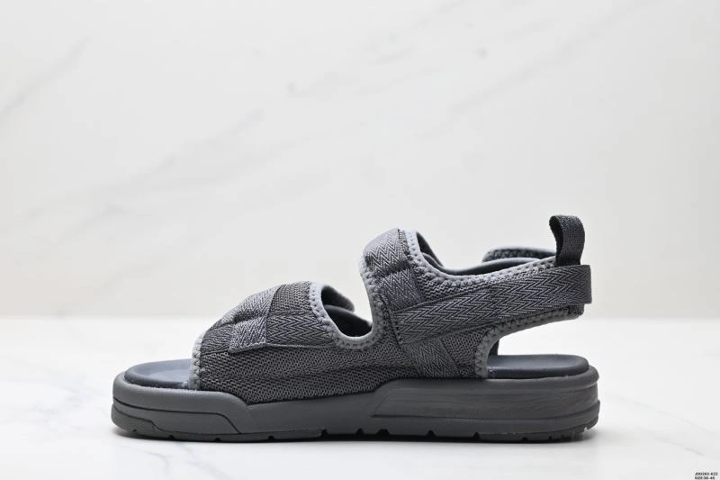 Stylish New Balance Sandals 2262
