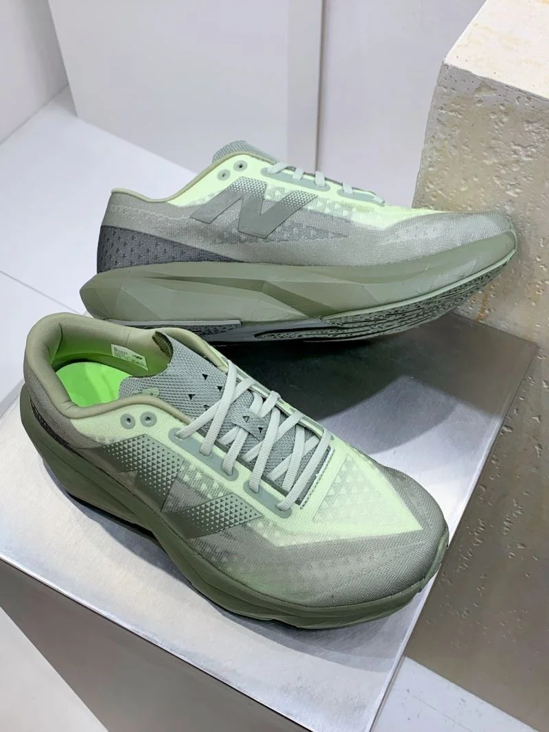 Sporty New Balance Shoes 4193
