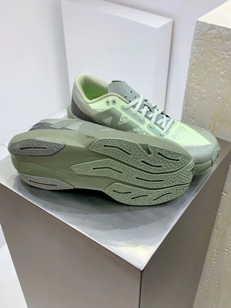 Sporty New Balance Shoes 4193