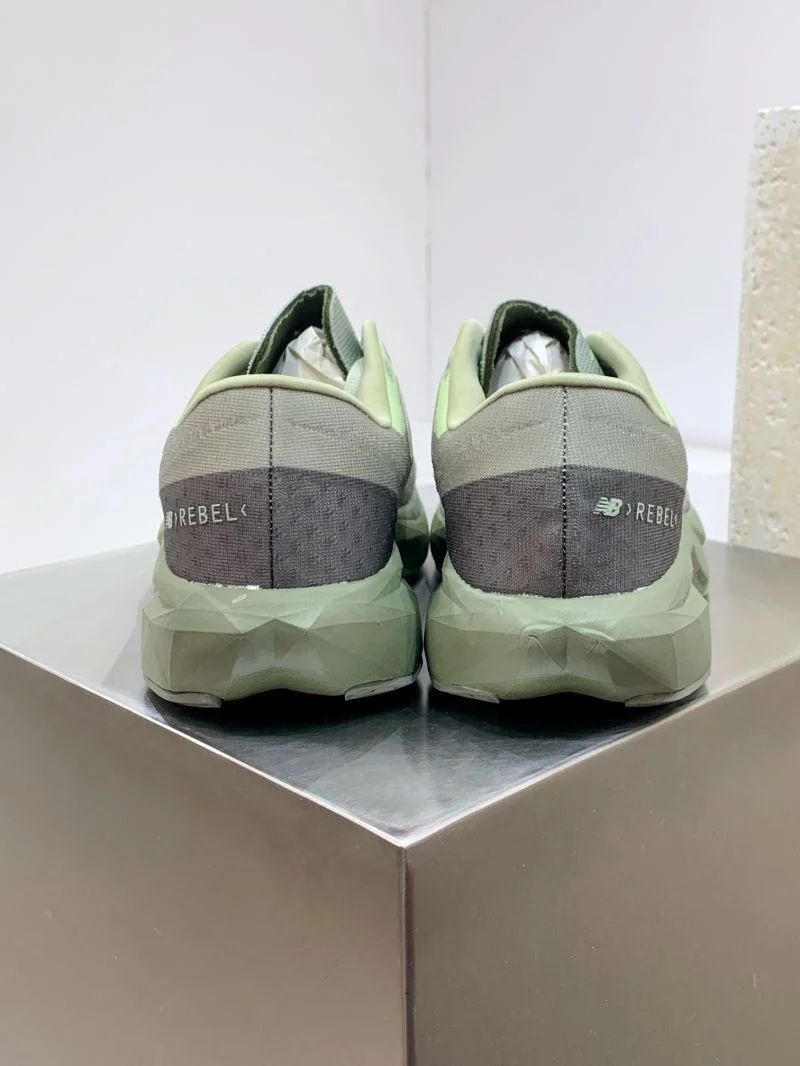 Sporty New Balance Shoes 4193