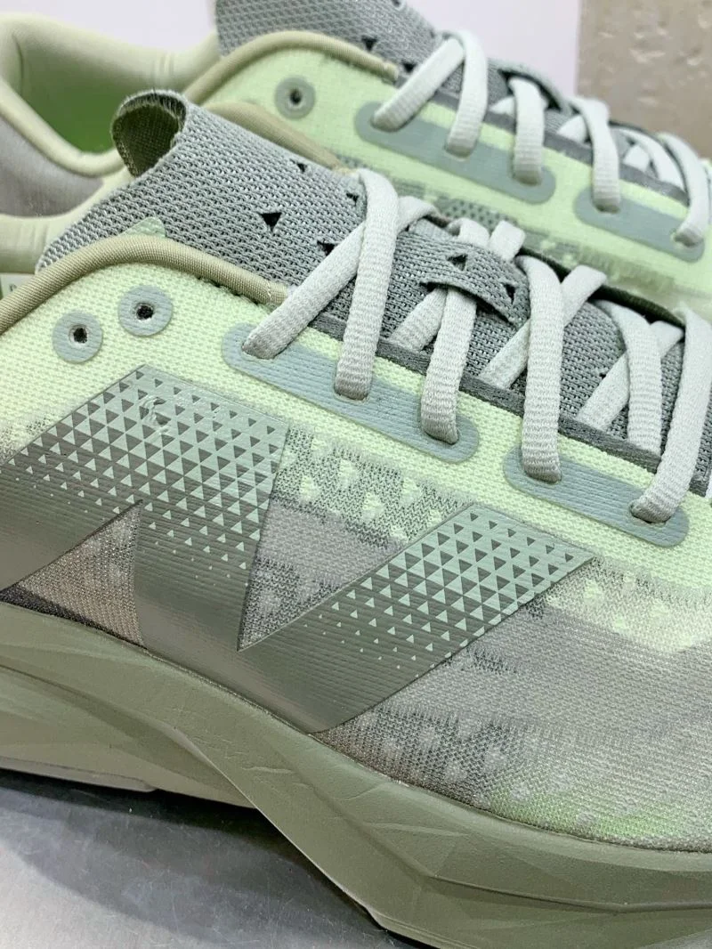Sporty New Balance Shoes 4193