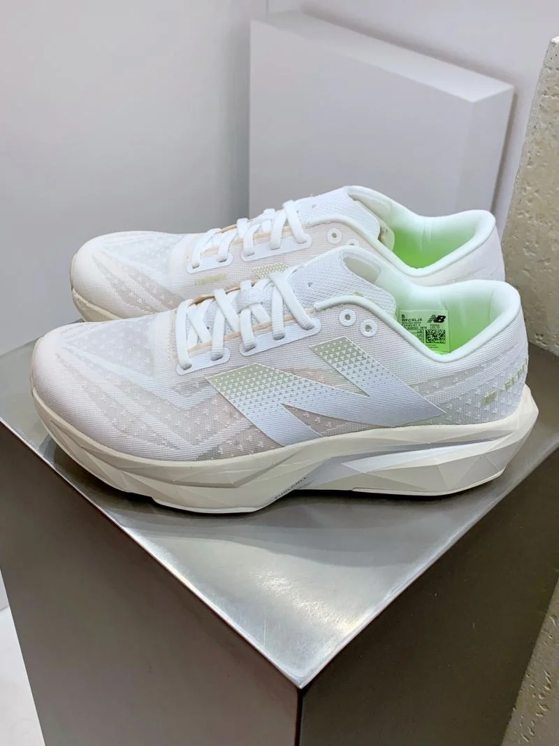 FashionForward New Balance Shoes 4186