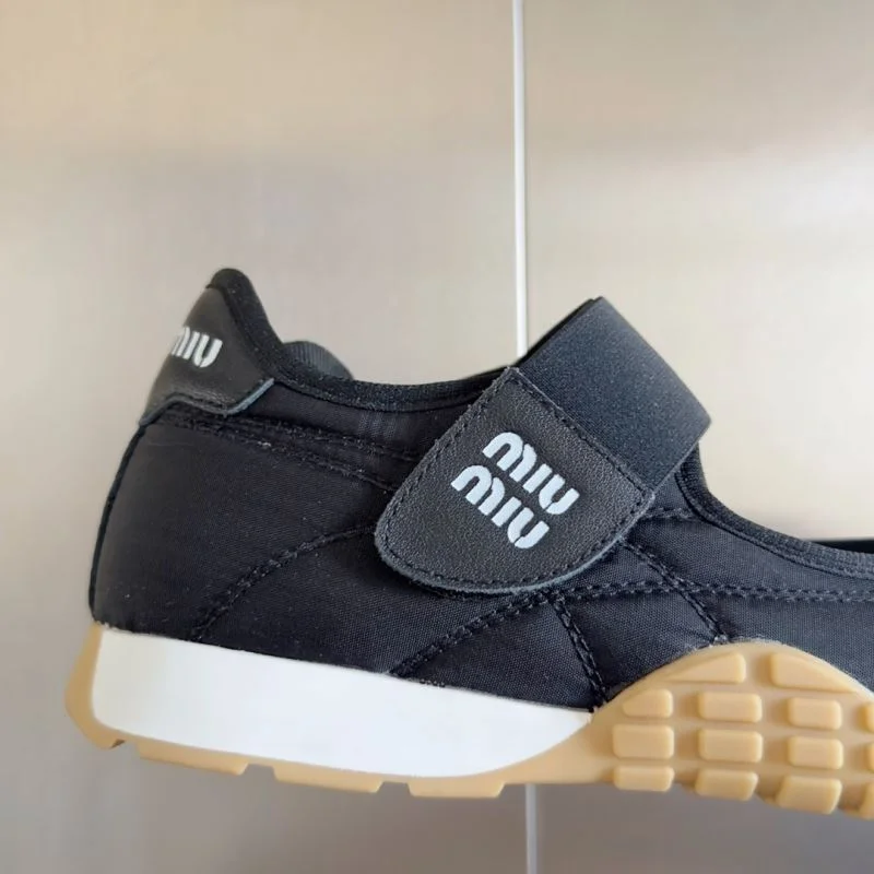 Attractive New Balance Shoes 7390