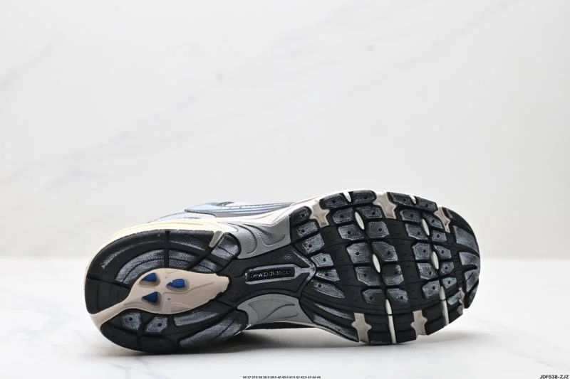 FashionForward New Balance Shoes 3323