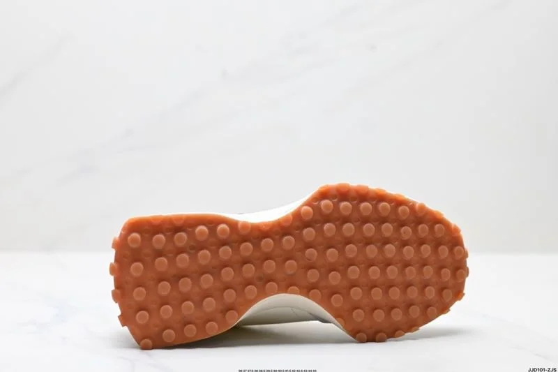 New Balance Shoes Snug 3300