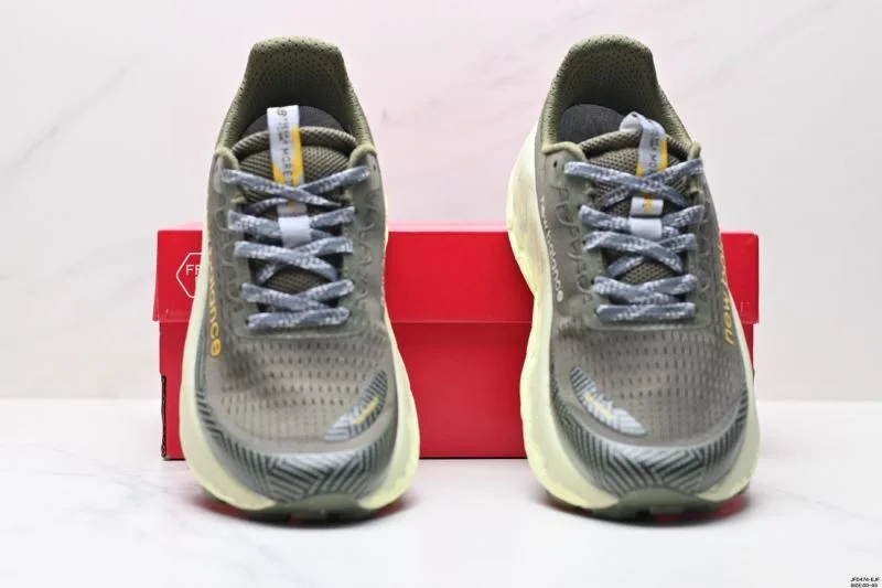 MoistureWicking New Balance Shoes 3229