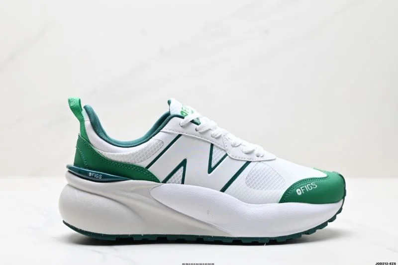 EyeCatching New Balance Shoes 3242
