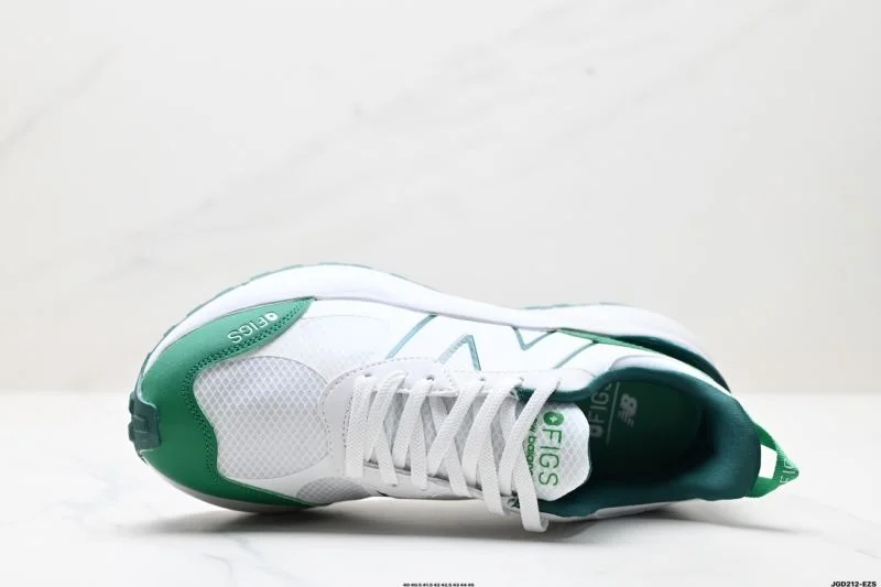 EyeCatching New Balance Shoes 3242