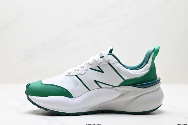EyeCatching New Balance Shoes 3242