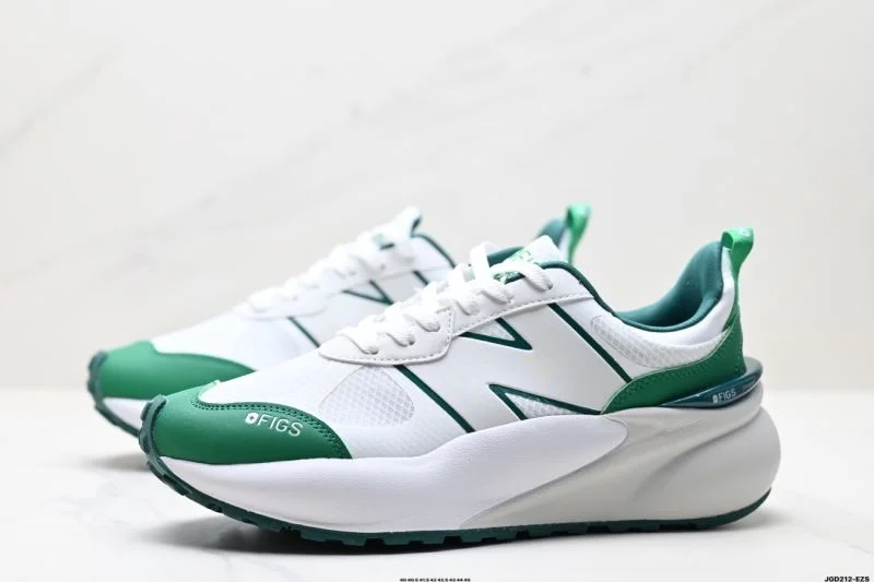 EyeCatching New Balance Shoes 3242