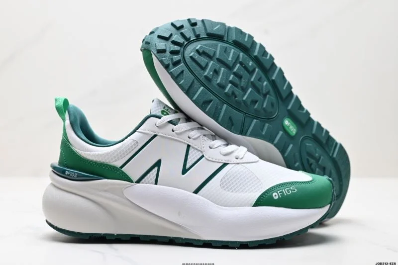 EyeCatching New Balance Shoes 3242