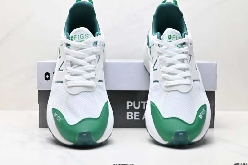 EyeCatching New Balance Shoes 3242