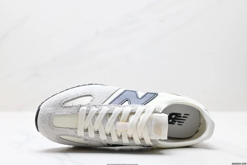 New Balance Shoes DailyWear 3207