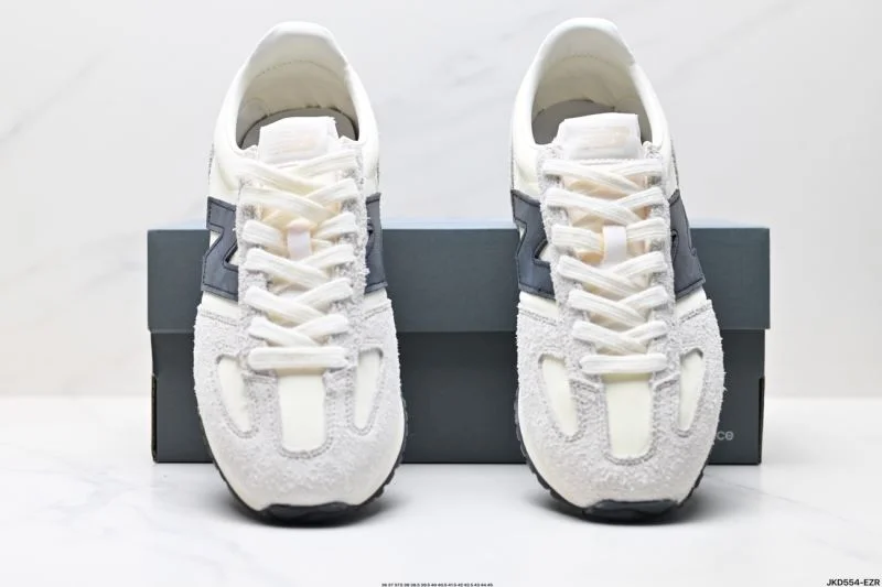 New Balance Shoes DailyWear 3207