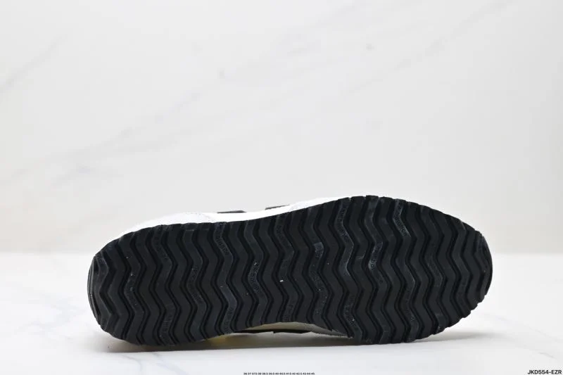 New Balance Shoes DailyWear 3207