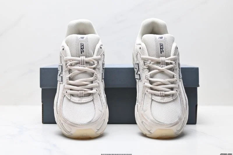 TimelessDesign New Balance Shoes 3284
