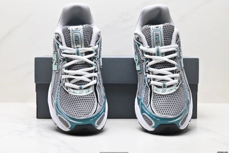 ZipUp New Balance Shoes 3174