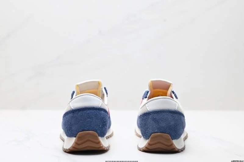 Elegant New Balance Shoes 3234