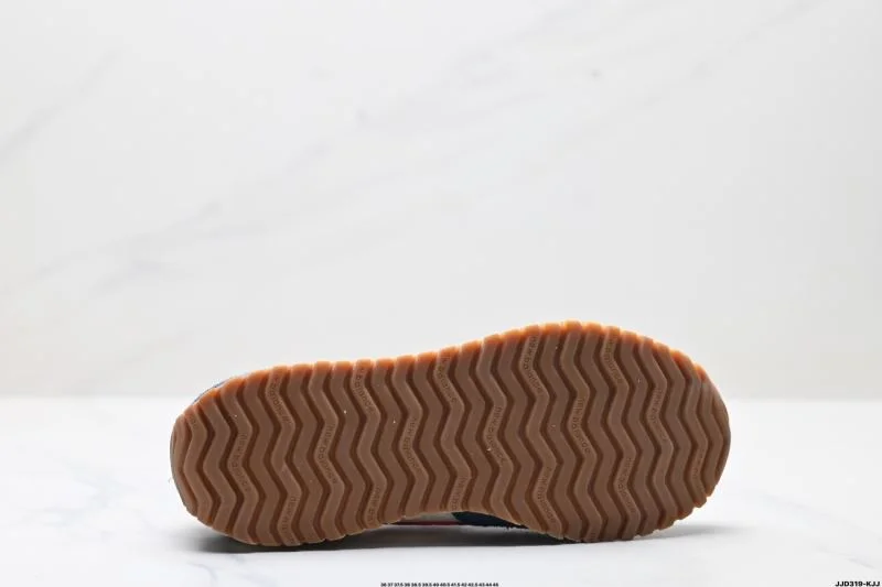 Elegant New Balance Shoes 3234
