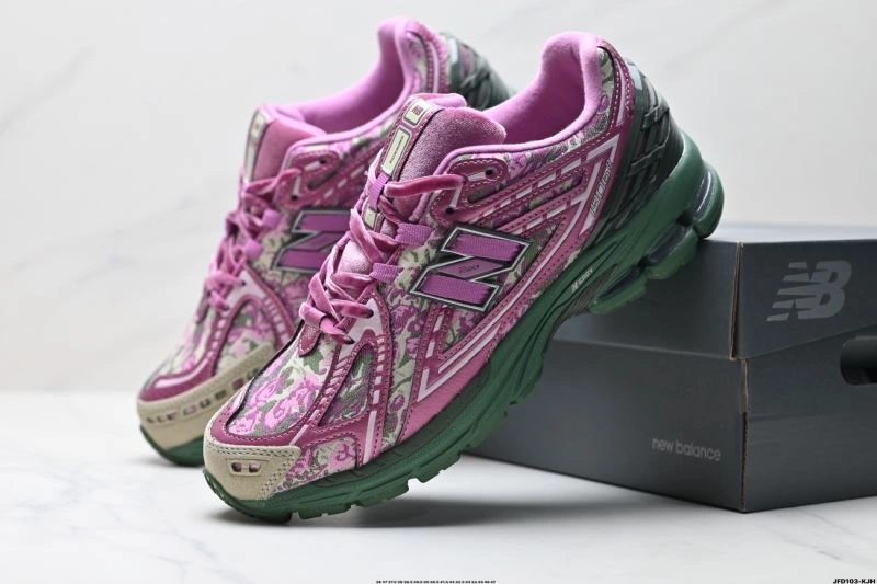 OdorResistant New Balance Shoes 2247