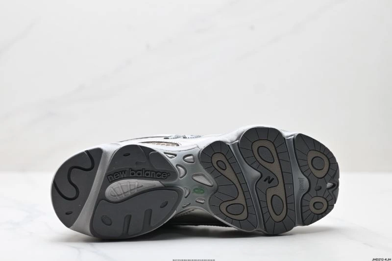 Seasonal New Balance Shoes 2245