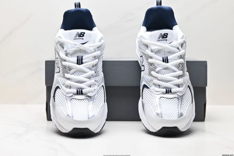 New Balance Shoes UrbanChic 2225