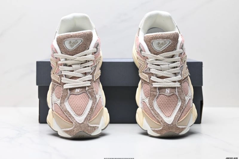 New Balance Shoes Versatile 2218