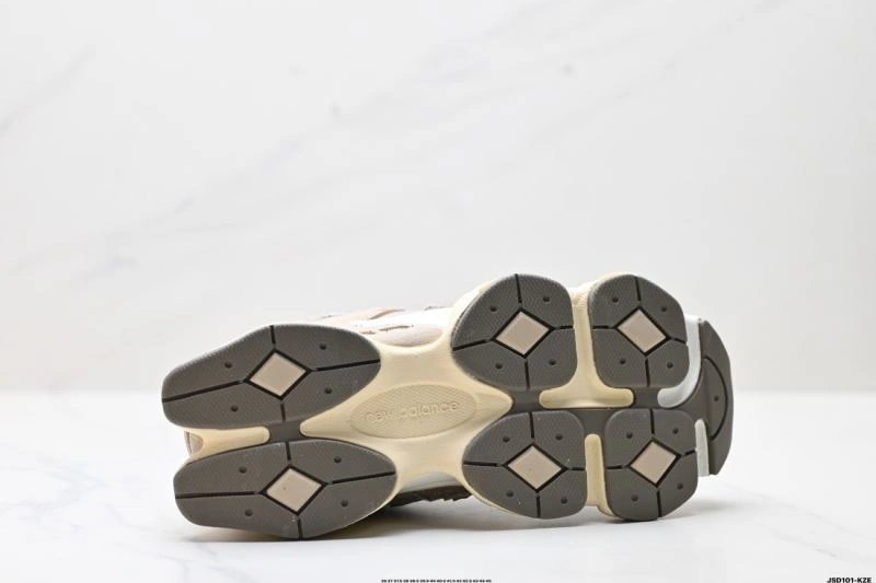 New Balance Shoes Versatile 2218