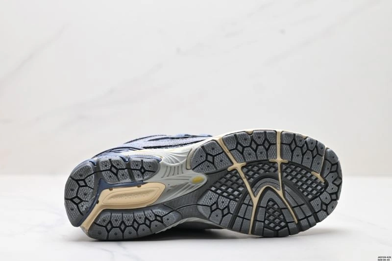 New Balance Shoes Resilient 2210