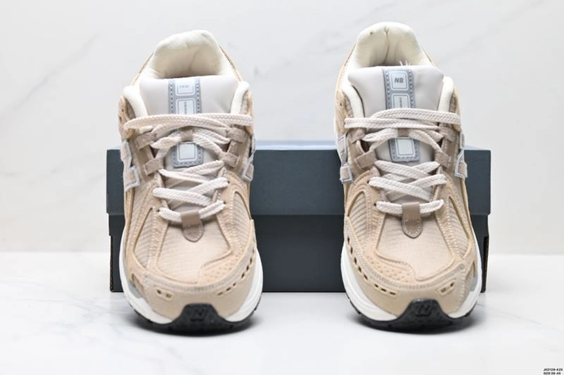 MoistureWicking New Balance Shoes 2208