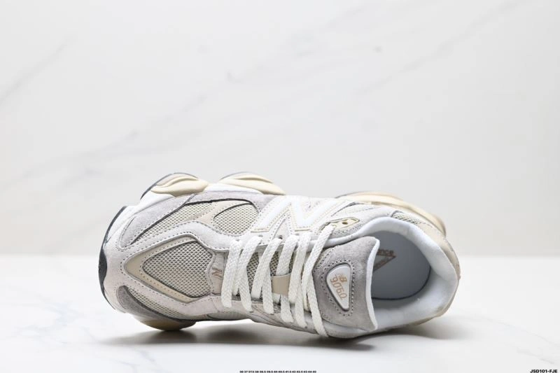 Timeless New Balance Shoes 2220