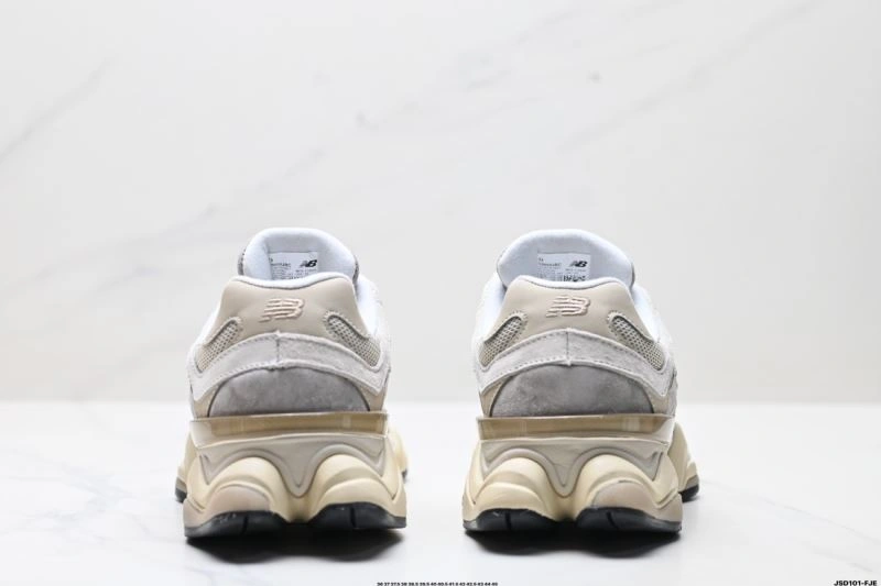 Timeless New Balance Shoes 2220