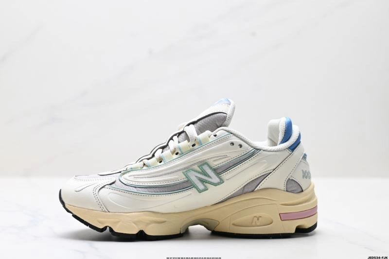 TechFriendly New Balance Shoes 2213