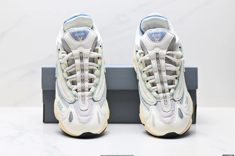 TechFriendly New Balance Shoes 2213