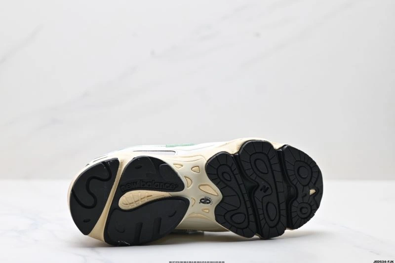 TechFriendly New Balance Shoes 2213