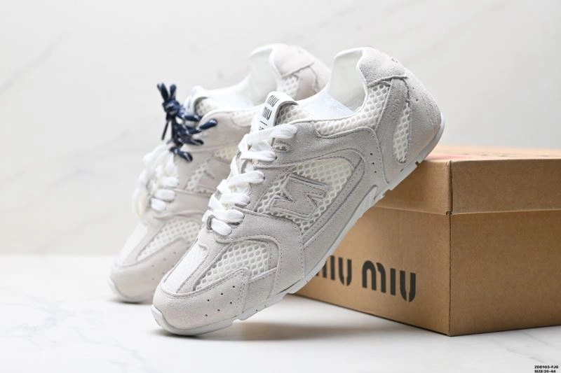 Stretchable New Balance Shoes 2126