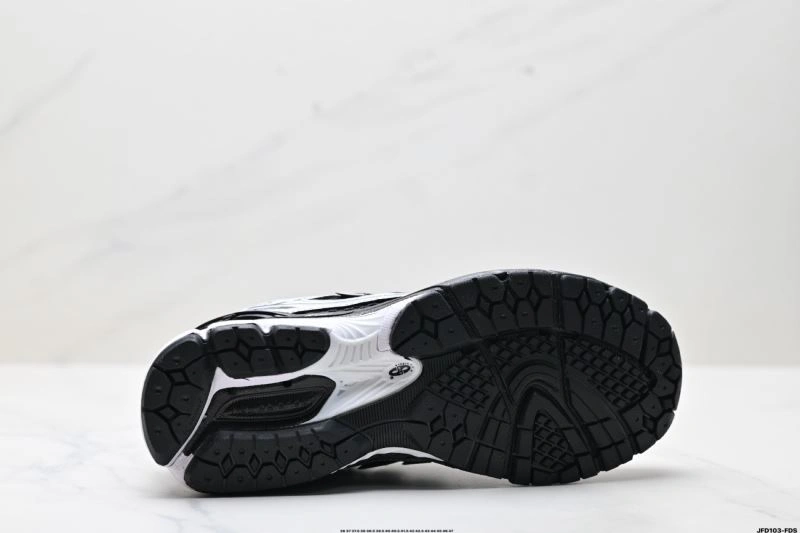 Elegant New Balance Shoes 2051