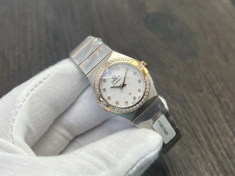 Vibrant OMEGA Watches 190735