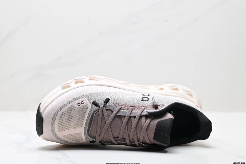 On Running Shoes WellDesigned 3053
