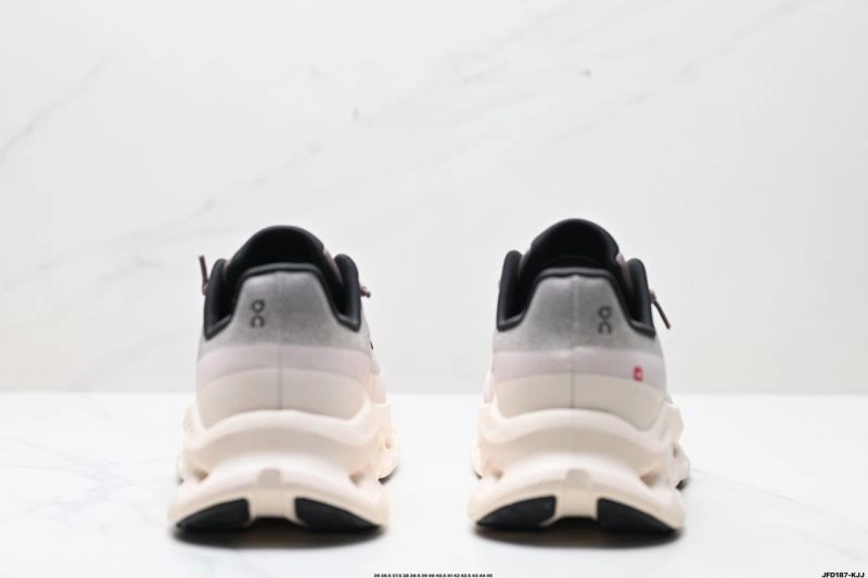 On Running Shoes WellDesigned 3053