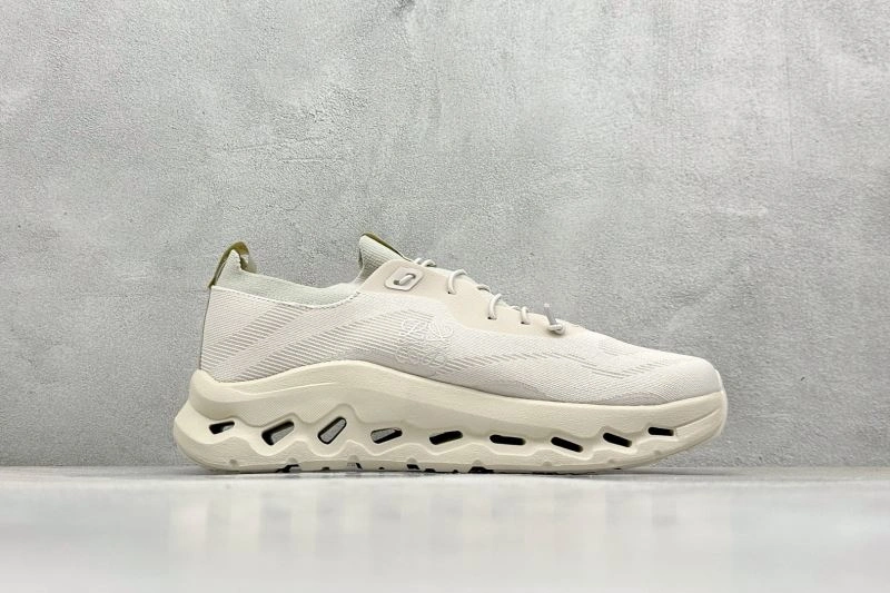 On Running Shoes Bold 3034